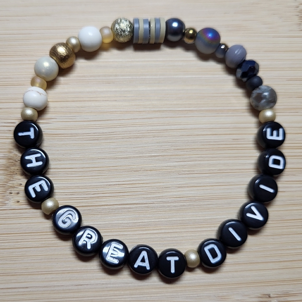 The Great Divide- Noah Kahan Friendship Bracelet, Size 7"
